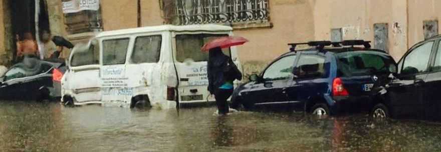 BOMBA D'ACQUA A ROMA, CITTÀ NEL CAOS. SOTTOPASSI ALLAGATI E SEMAFORI IN TILT - FOTO - 22/07/2014