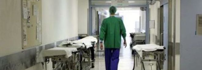 L'INFERMIERA FA IL SELFIE COL CADAVERE, LICENZIATA: ''È ACCUSATA DI OMICIDIO VOLONTARIO'' - 05/10/2014