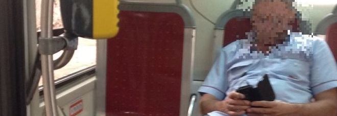 ROMA, AUTISTA DEL BUS PARTE IN RITARDO, SALTA LA FERMATA E INSULTA UN PASSEGGERO: INCHIODATO DA UNA FOTO - GUARDA - 01/09/2014