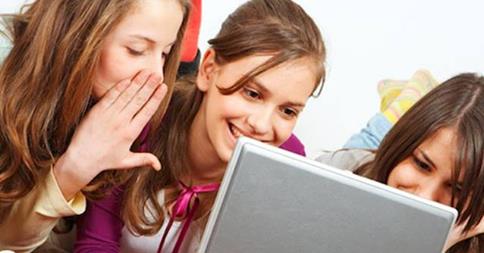 LA CATENA CHE IMPAZZA SU FB: STATUS SENZA ALCUN SENSO STANNO DILAGANDO - ECCO COME FUNZIONA - 04/09/2014