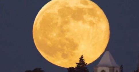 STASERA OCCHI RIVOLTI VERSO IL CIELO. E' LA NOTTE DELLA SUPERLUNA - ECCO QUANDO SARA' PIU' LUMINOSA - 08/09/2014