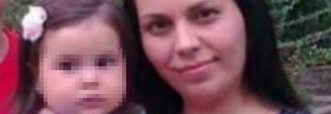 BIMBA DI 2 ANNI TROVATA IN FIN DI VITA IN UNA FOGNA: È STATA TRE GIORNI VICINO AL CADAVERE DELLA MAMMA - 23/09/2014