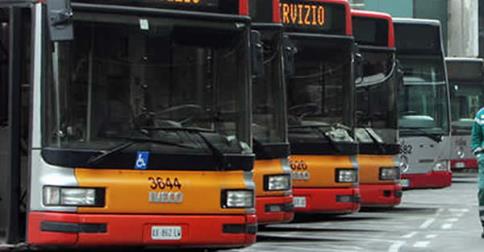 ROMA SHOCK: VENTENNE MINACCIA E PRENDE IN OSTAGGIO TRE PASSEGGERI DEL BUS - 29/09/2014