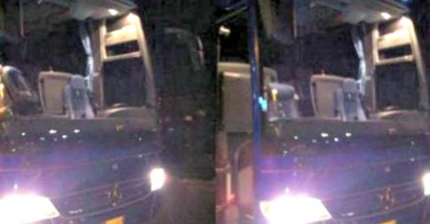 L'AUTOBUS DEL NAPOLI PRESO D'ASSALTO DAI TIFOSI DOPO LA PARTITA: IL CLAMOROSO ACCADE NEGLI SPOGLIATOI - 23/10/2014