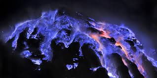 IL VULCANO DALLA LAVA BLU - FOTO - 01/02/2016