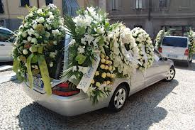 LO CREDONO MORTO, MA LUI SI PRESENTA AL SUO FUNERALE - 17/11/2014