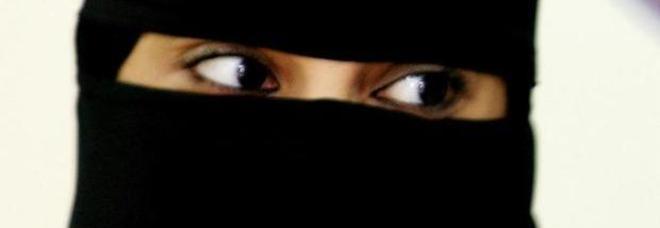 SPOSA UNA DONNA SENZA MAI AVERLA VISTA: POI LA GUARDA IN FACCIA E CHIEDE IL DIVORZIO - 14/01/2015