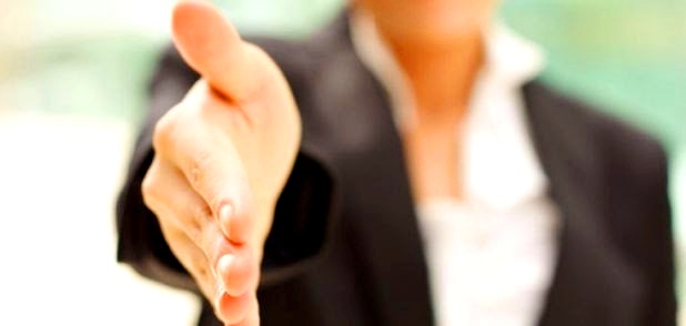 LA ''STRETTA DI MANO'' DICE MOLTO DI NOI E DELL'ALTRO: ECCO PERCHE' - 15/01/2015