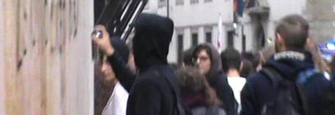 ''GLI IMMIGRATI CI FANNO MORIRE DI FAME'', PRESIDE PUNISCE UNA STUDENTESSA - 16/01/2015