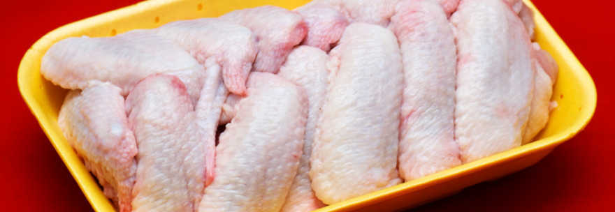 ALLARME POLLO, LA CARNE PUO' CONTENERE BATTERI NOCIVI PER L'UOMO: ECCO COSA FARE - 28/01/2015