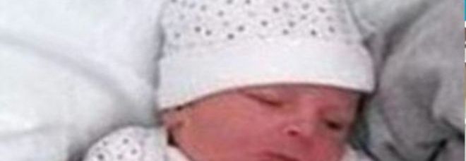 MUORE SOFFOCATO A SEI SETTIMANE NEL LETTO DEI GENITORI. I MEDICI: ''E' STATO SCHIACCIATO'' - 03/12/2014