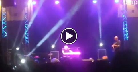 LE DRAMMATICHE IMMAGINI DEL MALORE CHE HA COLPITO IL CANTANTE - 08/12/2014