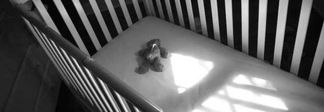 BIMBA DI 18 MESI STRONCATA NEL SONNO: ANCHE IL SUO FRATELLINO MORI' COSI' A 3 MESI - 08/01/2015