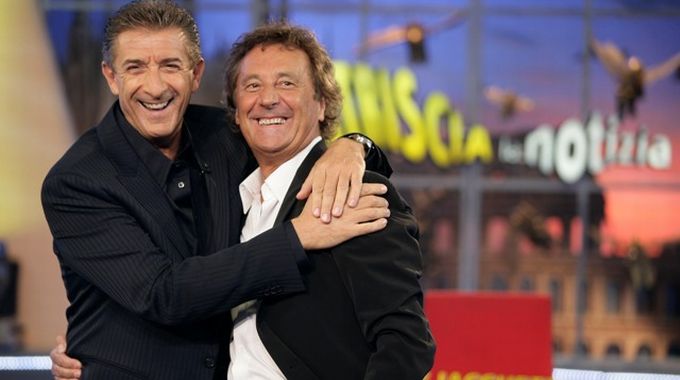 ENZO IACCHETTI E EZIO GREGGIO CACCIATI DA STRISCIA?! - ECCO CHI LI SOSTITUIRA' - 16/01/2015