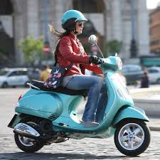 SCIVOLA CON LO SCOOTER, POI LA SPIACEVOLE SCOPERTA - 19/01/2015
