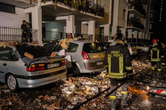 ROMA, ESPLODE UN PALAZZO: UN MORTO E 13 FERITI. I RESIDENTI NEL PANICO SI LANCIANO DALLE FINESTRE - 20/01/2015