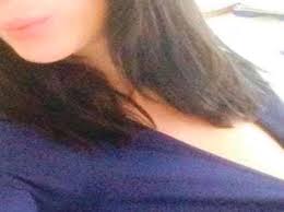 LA PROF SBAGLIA DESTINATARIO E INVIA AGLI ALUNNI IL SUO 'SELFIE' INTIMO: LA FOTO FA IL GIRO DELLA SCUOLA - 22/01/2015