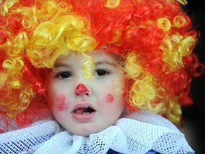 BIMBO DI 4 ANNI FINISCE IN OSPEDALE DOPO AVER INDOSSATO VESTITO DI CARNEVALE - 11/02/2015