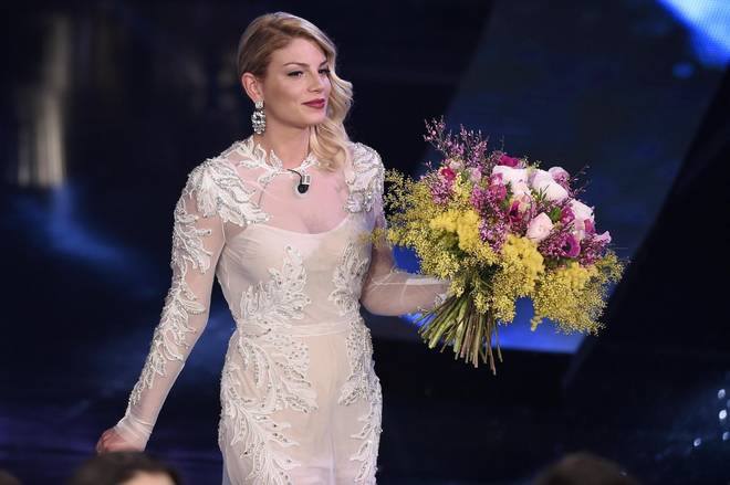 MA COM'E' EMMA MARRONE SENZA TRUCCO? PUBBLICA QUESTO SELFIE E LA DIFFERENZA E' INNEGABILE - FOTO - 12/02/2015