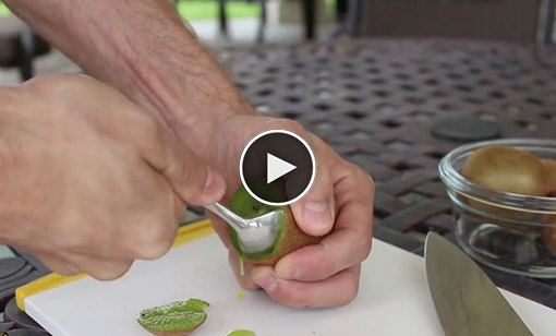 IL METODO PIU' RAPIDO PER SBUCCIARE UN KIWI - VIDEO - 27/02/2015