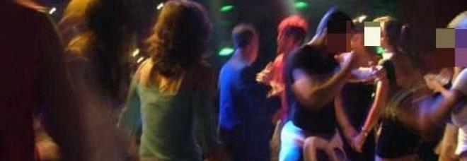 'INTIMITA'' NEL BAGNO IN DISCOTECA, LA SEDICENNE DEL VIDEO 'VIETATO': ''ECCO COM'E' ANDATA DAVVERO'' - 05/03/2015