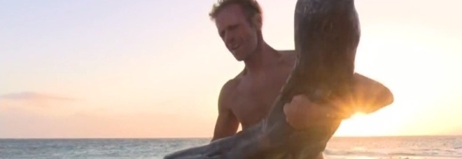 ROCCO SENZA CONTROLLO SULLA PLAYA: ''E' QUESTA L'ISOLA CHE VOLEVO FARE'' - 11/03/2015