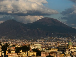 ULTIM'ORA: IL VESUVIO TREMA: 30 SCOSSE DI TERREMOTO IN MENO DI UN'ORA - 12/03/2015
