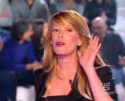 ECCO SVELATO QUANTO GUADAGNA ALESSIA MARCUZZI CONDUTTRICE DELL'ISOLA DEI FAMOSI - 13/03/2015