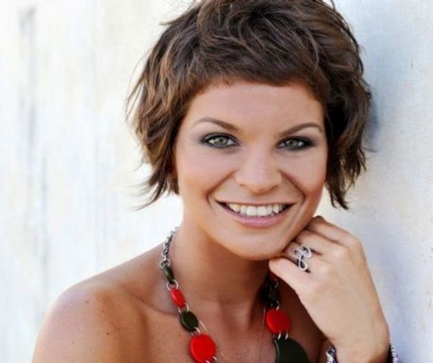 GRAVE LUTTO PER ALESSANDRA AMOROSO: LA CANTANTE CONDIVIDE IL SUO DOLORE SUI SOCIAL - 15/03/2015
