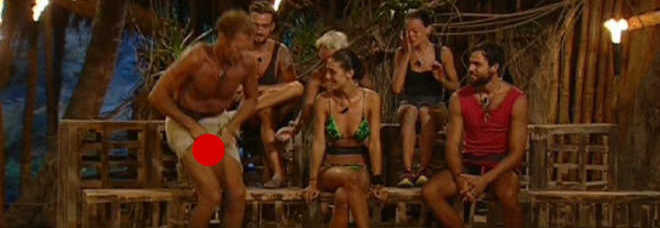 ISOLA, ROCCO SIFFREDI NUDO IN DIRETTA: ALL'IMPROVVISO SPUNTA IL ''BOA ROSA'' - GUARDA - 17/03/2015