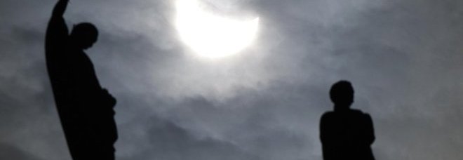 ECLISSI DEL SECOLO, ECCO IL SOLE NERO: LO SPETTACOLO DELL'EQUINOZIO - FOTO - 20/03/2015