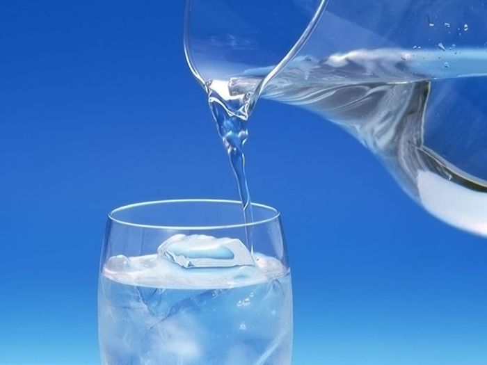 ECCO COSA SUCCEDE SE BEVIAMO 8 BICCHIERI DI ACQUA AL GIORNO - 24/05/2015