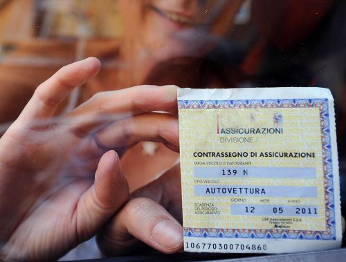 L'ASSICURAZIONE DELL'AUTO NON SARA' PIU' OBLIGATORIO AVERLO SUL PARABREZA - 08/04/2015