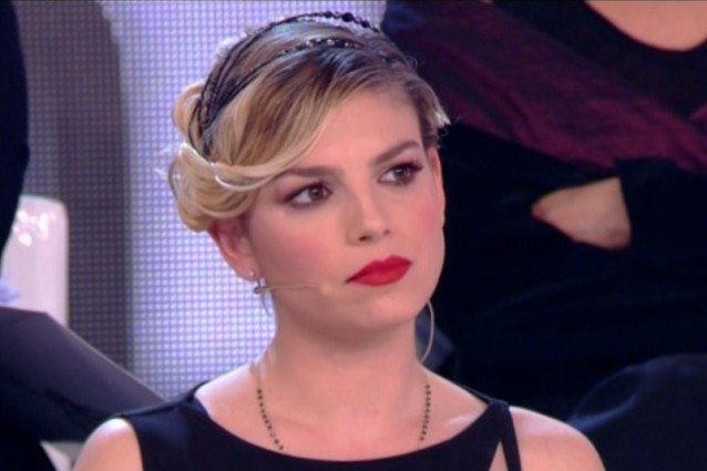 ''SOLO DUE PAROLE: SCHIFO E VERGOGNA'' LA REAZIONE DI EMMA MARRONE ALLA SUA FOTO SHOCK - GUARDA - 29/04/2015