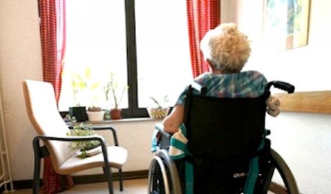 SHOCK NELLA CASA DI RIPOSO, NONNINA: ''MI VIOLENTANO TUTTE LE SERE'' - ECCO CHI E' STATO BECCATO - 05/05/2015