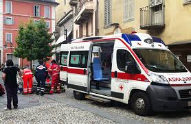 UBRIACO RUBA L'AMBULANZA E SCAPPA DALL'OSPEDALE - 05/05/2015