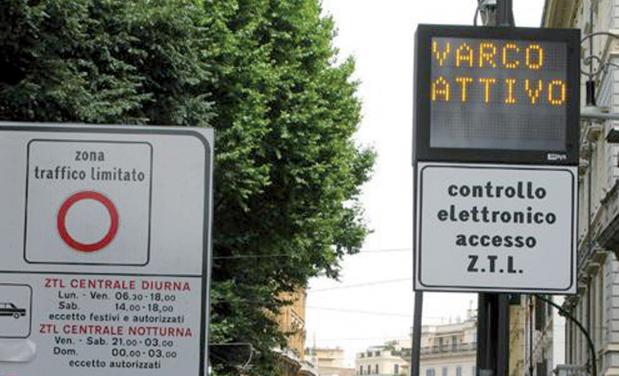 ROMA - I FURBETTI DELLA ZTL: ECCO COME IN TANTI EVITANO LA MULTA - 05/05/2015