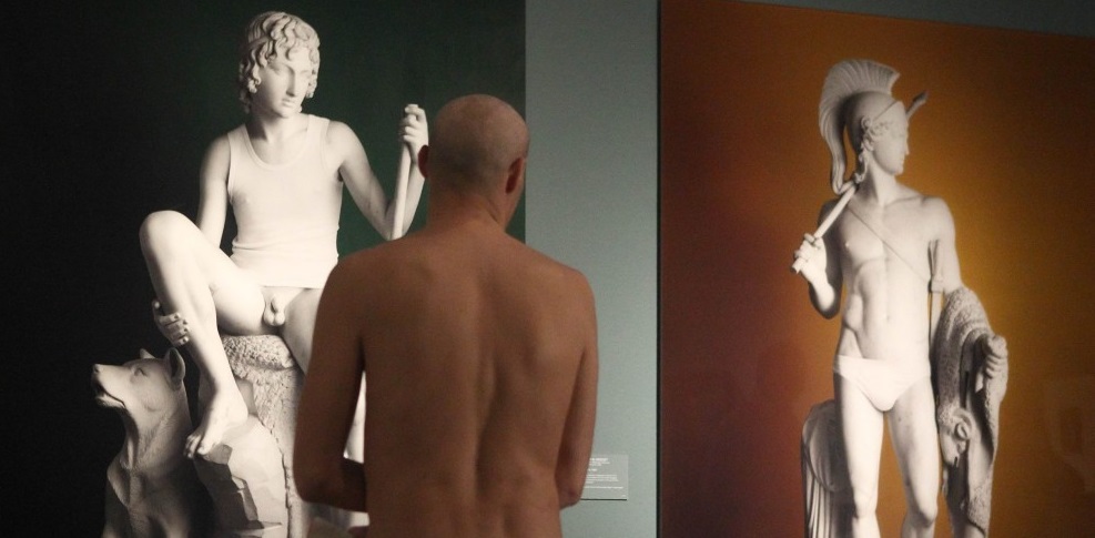 NUDI AI MONUMENTI: L'ULTIMA MANIA SOCIAL PREOCCUPA LE AUTORITA' - 22/05/2015