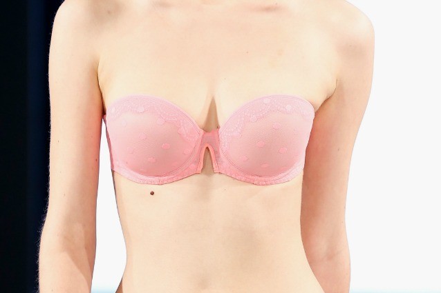 CANCRO AL SENO: 10 CIBI DA EVITARE PER PREVENIRE LA COMPARSA DEL TUMORE - 13/10/2015