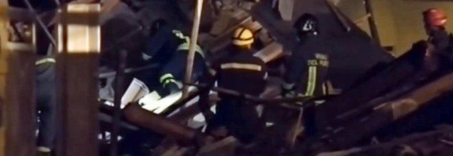 CROLLA UNA PALAZZINA: MORTA UNA DONNA, TRE FERITI - 11/11/2015