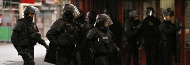 PARIGI, BRACCATA LA MENTE DEGLI ATTENTATI: SPARI ED ESPLOSIONI, ALMENO TRE MORTI - 18/11/2015