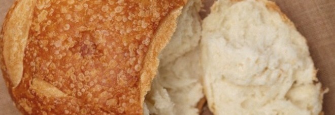 LA RAGAZZA CHE FA IL PANE CON LA SUA VAGINA: ''AVEVO INFEZIONE DA LIEVITO, NE HO APPROFITTATO'' - 27/11/2015