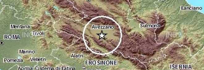 TERREMOTO, FORTE SCOSSA DI 4.1 A L'AQUILA. ''TORNA LA PAURA, MOLTA GENTE IN STRADA'' - 24/12/2015