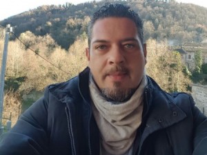 LUIGI TROVA UN PORTAFOGLIO CON 43MILA EURO, POI LA SORPRENDENTE REAZIONE DEL UOMO - 24/12/2015
