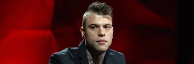 ''FEDEZ A LETTO CON UN UOMO NUDO'' LA FOTO DELLA DISCORDIA SCATENA IL WEB - GUARDA - 06/01/2016