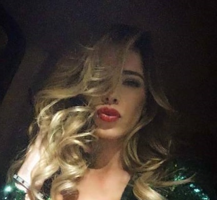 AYDA YESPICA BOLLENTE E IRRICONOSCIBILE SU INSTAGRAM. SOTTO L'ABITO NULLA E SCATTANO LE POLEMICHE SUL 'NUOVO' SENO - 12/01/2016