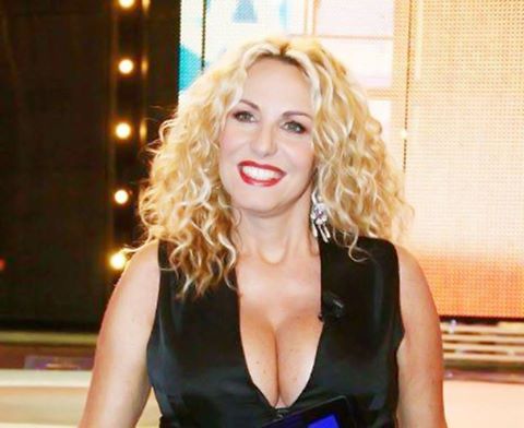 IN ONDA NONOSTANTE L'EVIDENTE INFIAMMAZIONE: ABITUATI A VEDERLA COSI', MA ALLA 'PROVA DEL CUOCO' ANTONELLA CLERICI ERA IRRICONOSCIBILE - 14/01/2016