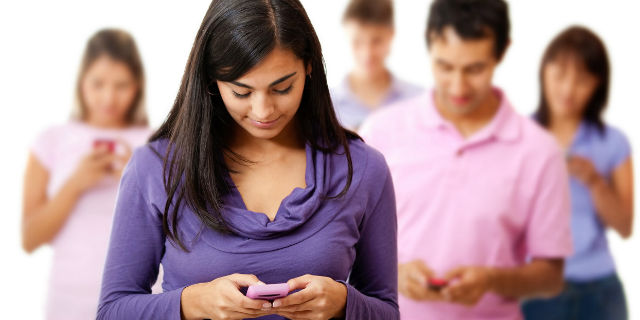 COSA FACEVAMO PRIMA CHE ARRIVASSERO GLI SMARTPHONE? 8 COSE CHE FACEVAMO PRIMA - 02/03/2016
