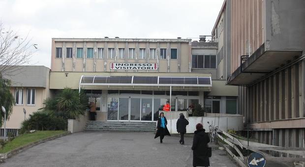 DONNA VA A TROVARE L'AMANTE IN OSPEDALE, IL MARITO LI SCOPRE IN CORSIA - ECCO IL FOLLE GESTO DELL'UOMO - 06/03/2016