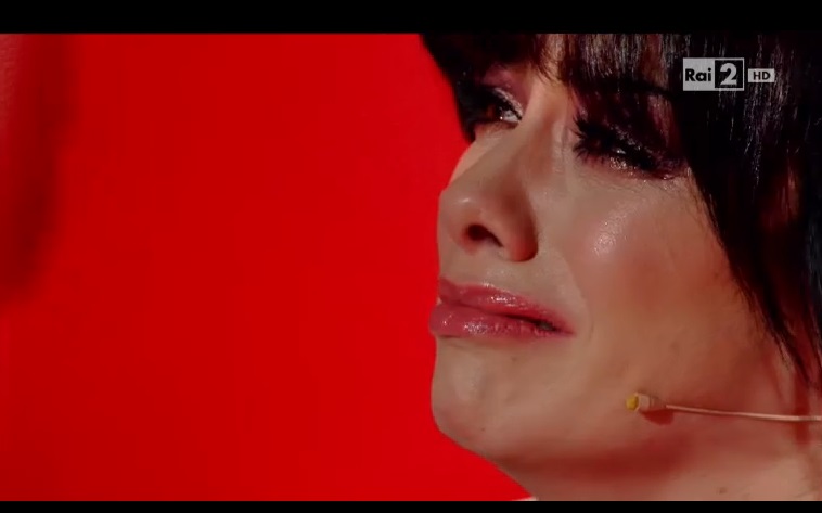 THE VOICE. DOLCENERA IN LACRIME IN DIRETTA: ''VORREI SMETTERE DI SOFFRIRE'' - 07/04/2016